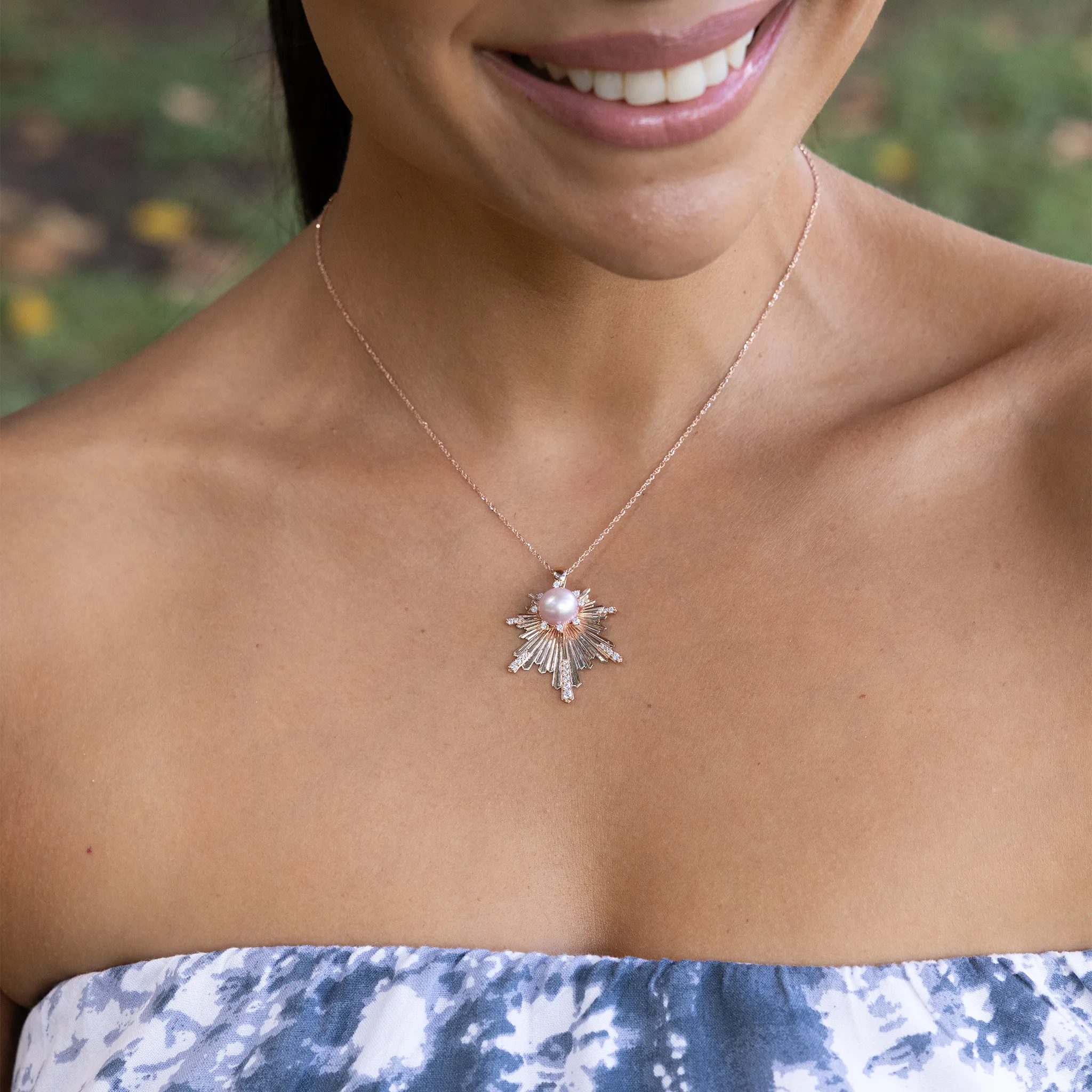 E Ho???la Lavender Freshwater Pearl Pendant in Rose Gold with Diamonds - 27mm