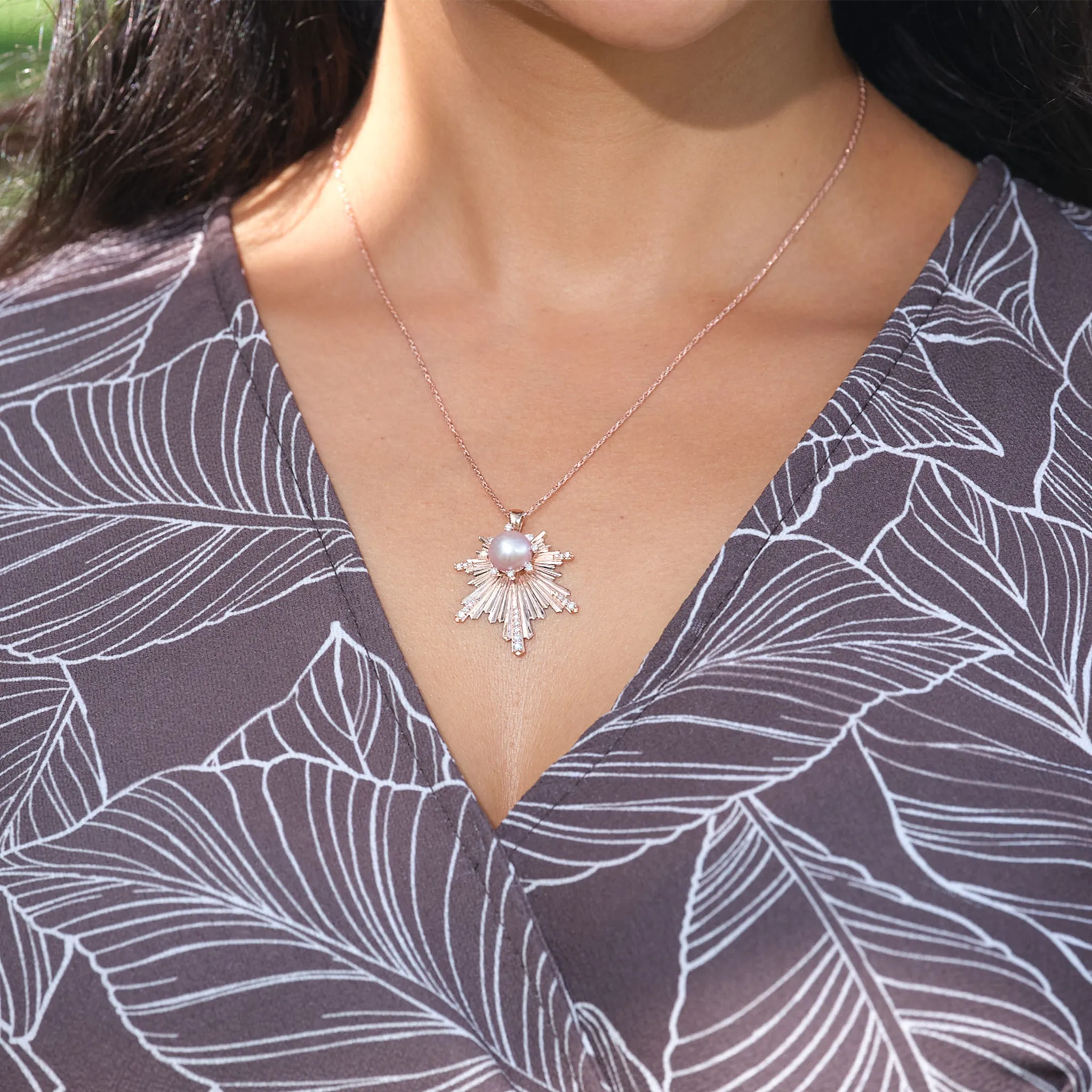 E Ho???la Lavender Freshwater Pearl Pendant in Rose Gold with Diamonds - 27mm